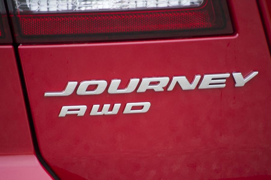 Логотип Dodge Journey Crossroad 2014 года  (фото 56 из 63)